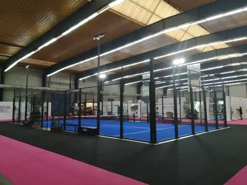 Terrain mobile du club à une foire en Espagne